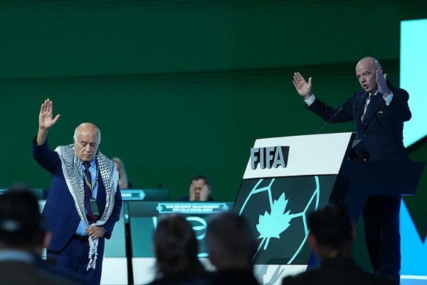 Fifa Kongresinde Tarihi Rest! Tokalaşmayı reddetti
